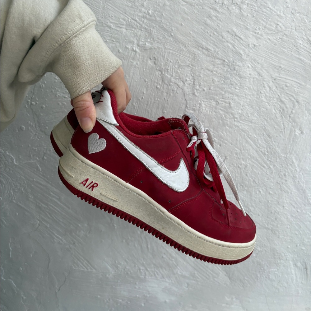 Woman’s Nike Air Force 1 low rare Valentine’s Day 2003 sneakers - Picture 3 of 9